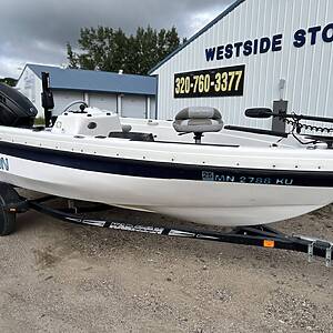 2010 Recon Fiberglass fishing boat with 2020 Evinrude 90HP