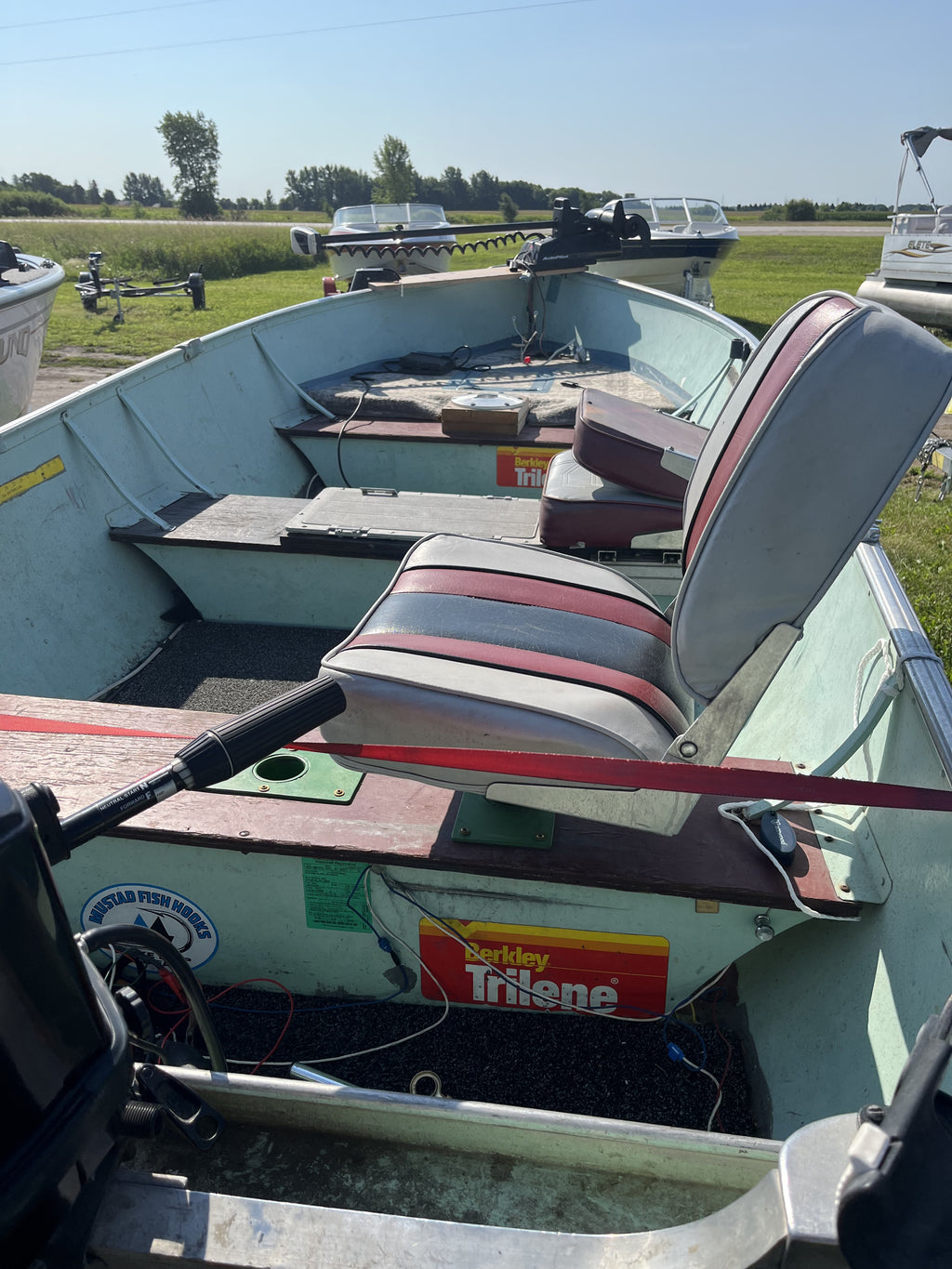 1974 Lund 14' Aluminum Fishing Boat – 25 HP Mercury Tiller & Spartan Roller Trailer