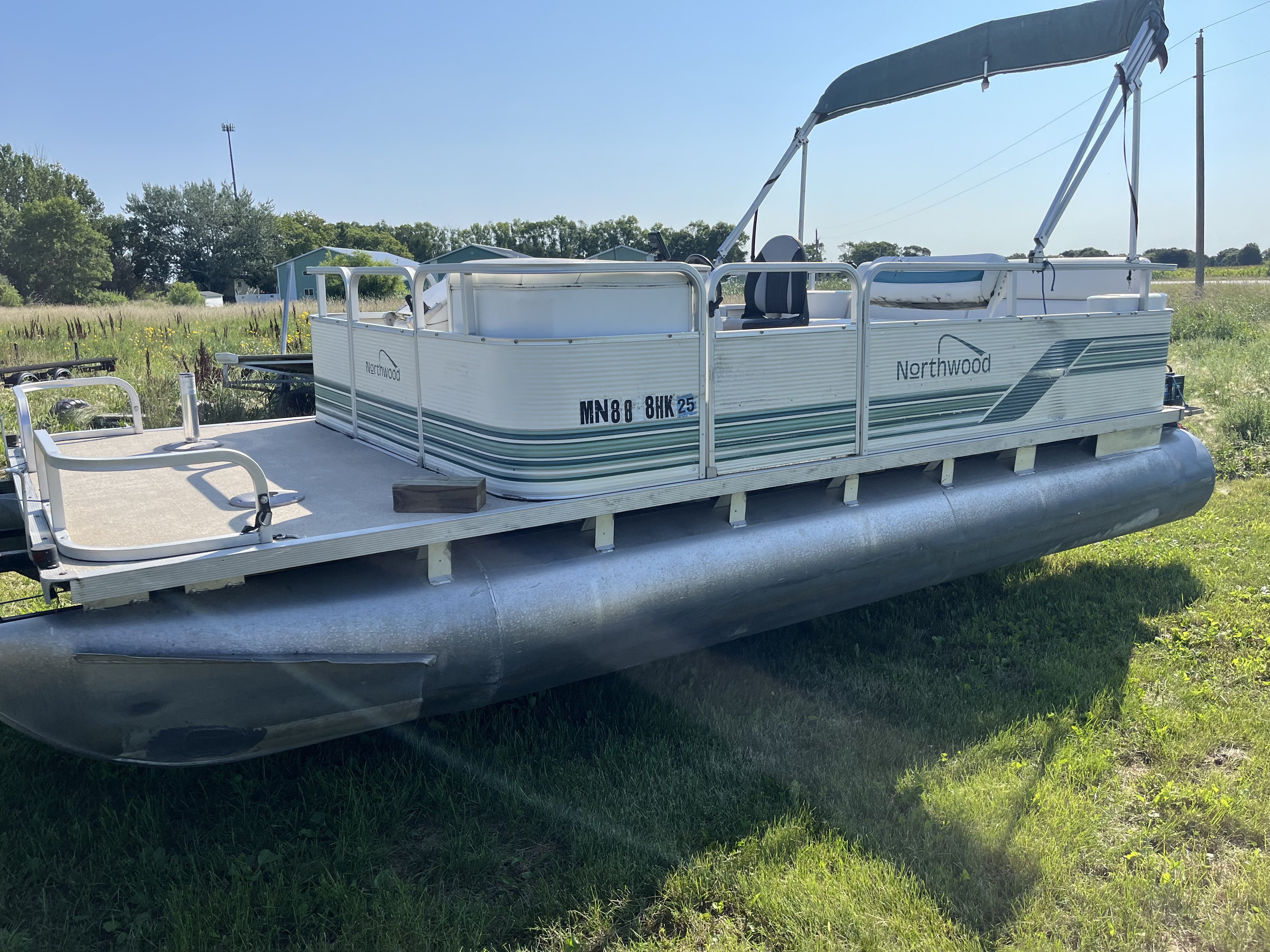 1996 Northwood 19' Pontoon Boat – 40 HP Evinrude Outboard & Trailer Included