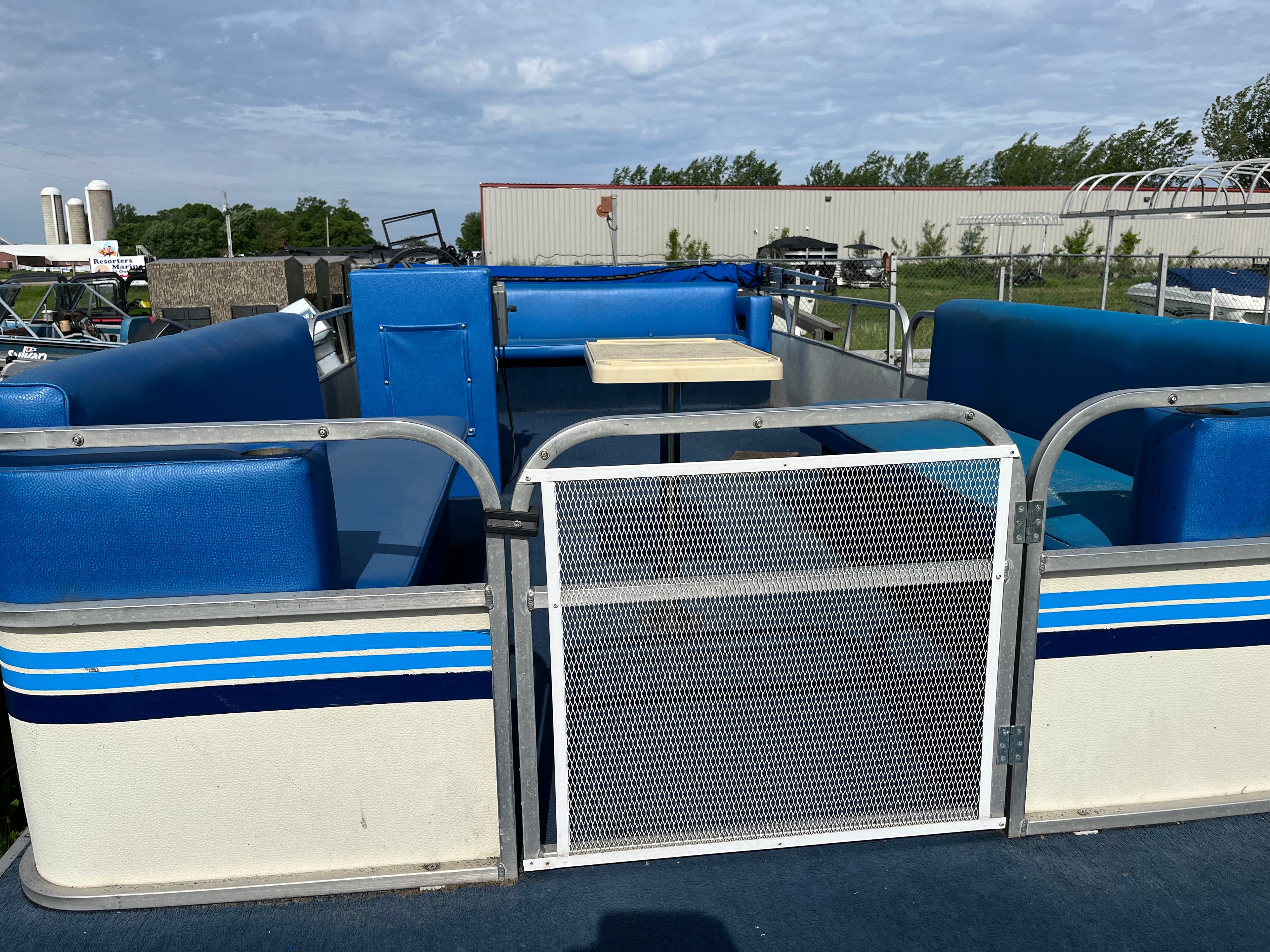 1987 Kennedy 24' Pontoon Cruise Package with Evinrude 35HP – Scissor Trailer