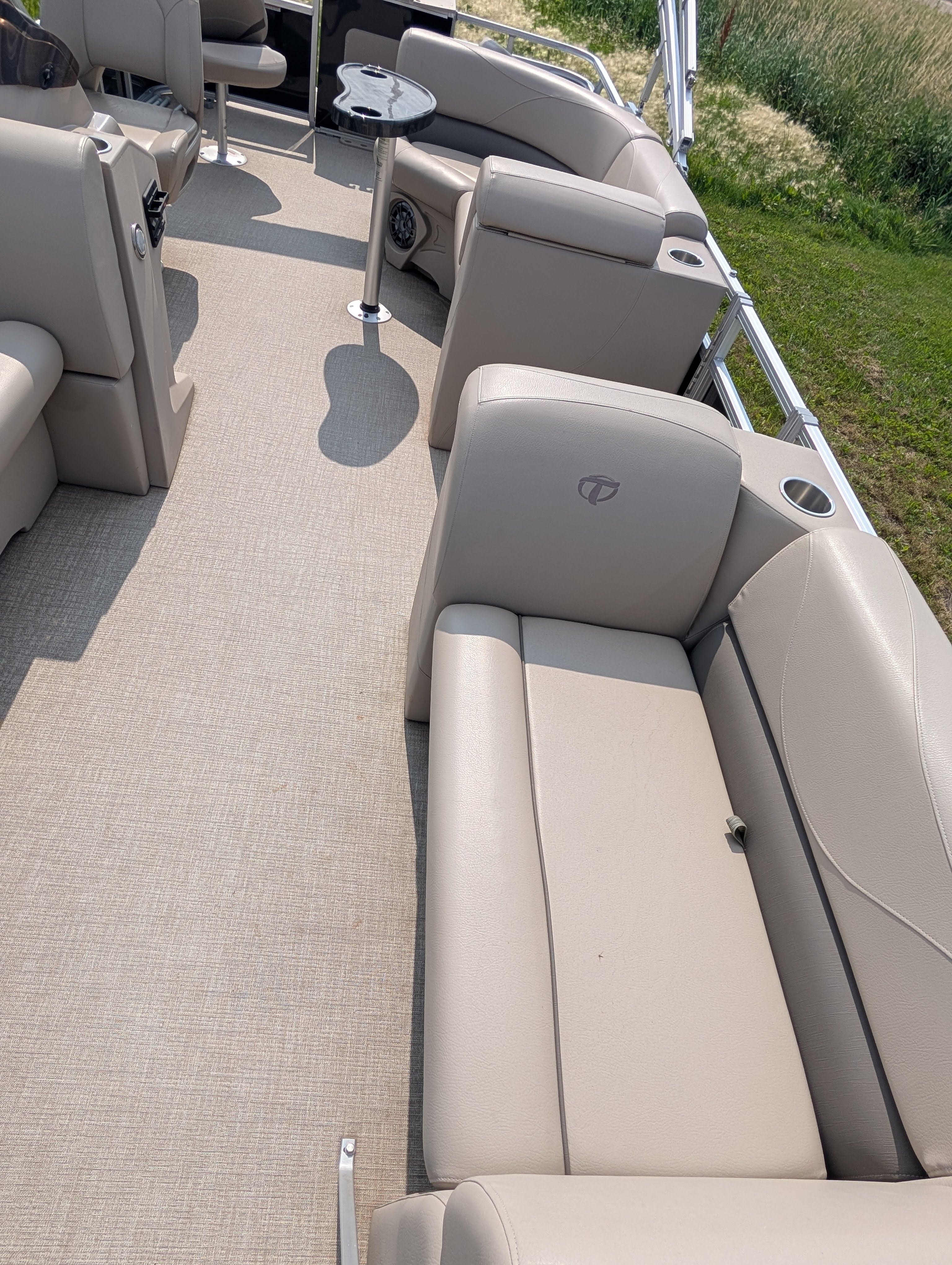 2022 Tahoe Sport Cruise SP 2080 RF Pontoon w/ 60HP Mercury Command Thrust 4-Stroke & Trophy Trailer