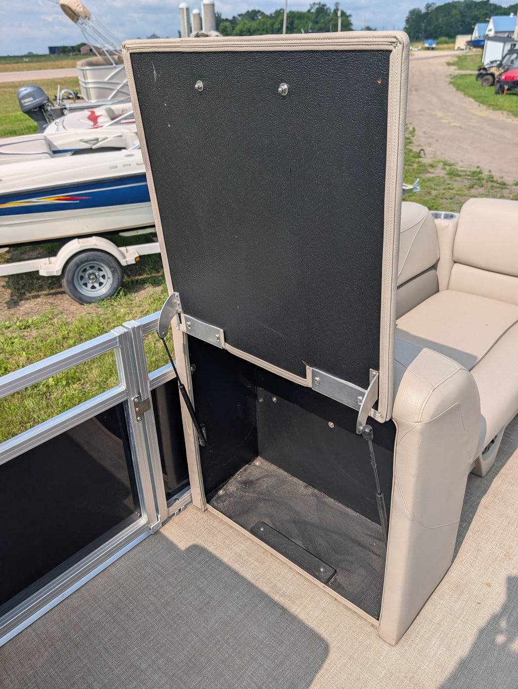 2022 Tahoe Sport Cruise SP 2080 RF Pontoon w/ 60HP Mercury Command Thrust 4-Stroke & Trophy Trailer