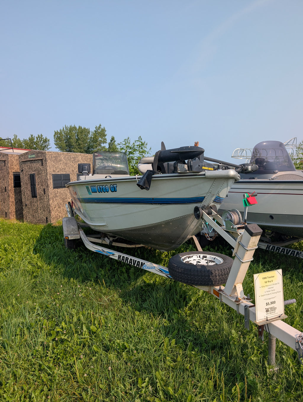 1995 Tracker Pro Deep 16 Deep-V Fishing Boat w/ 60HP Mercury 2-Stroke & Karavan Roller Trailer