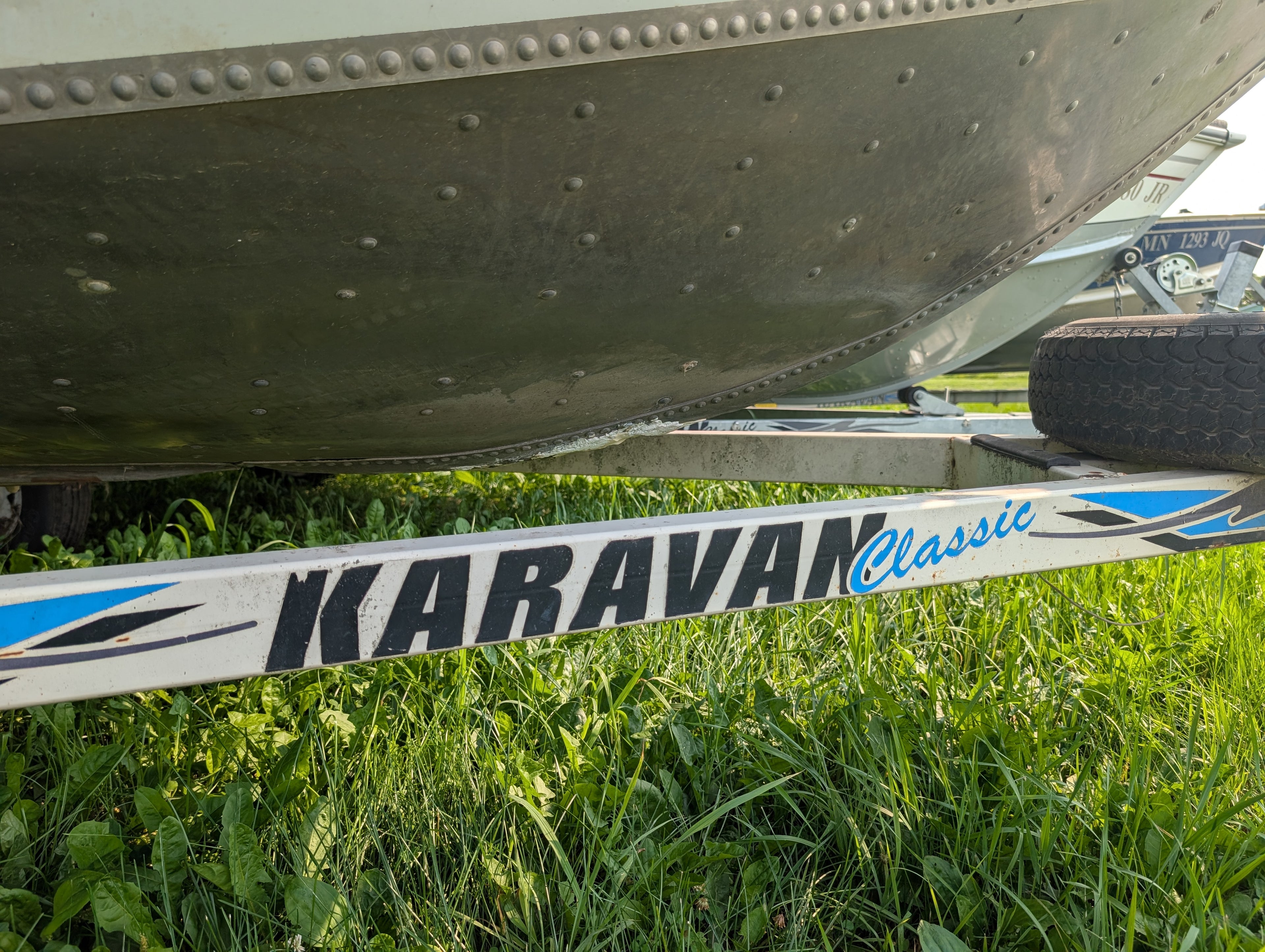1995 Tracker Pro Deep 16 Deep-V Fishing Boat w/ 60HP Mercury 2-Stroke & Karavan Roller Trailer