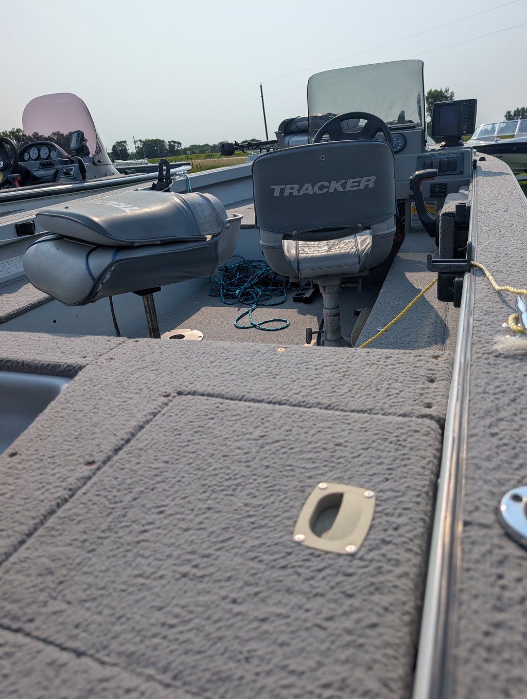 1995 Tracker Pro Deep 16 Deep-V Fishing Boat w/ 60HP Mercury 2-Stroke & Karavan Roller Trailer