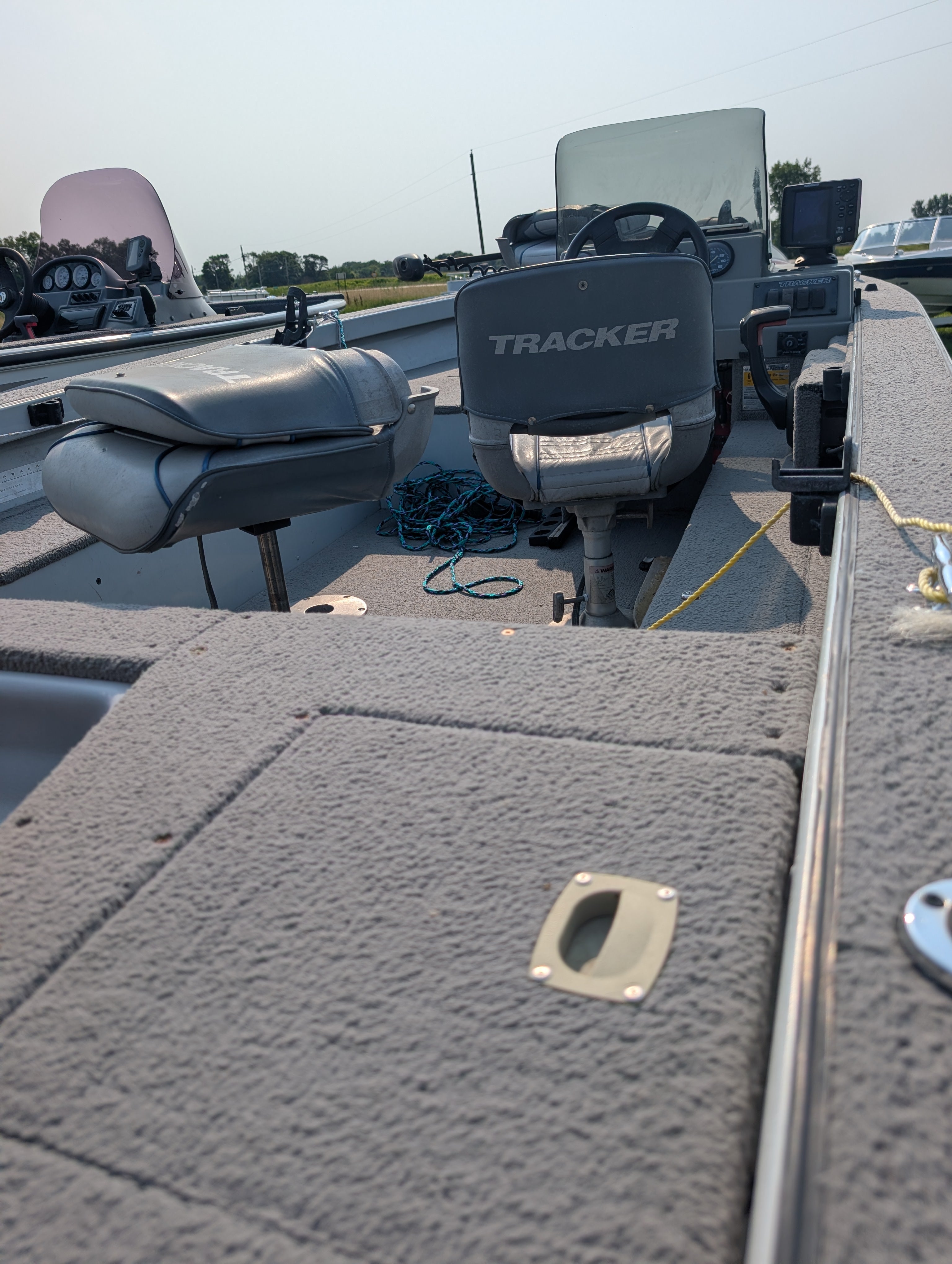 1995 Tracker Pro Deep 16 Deep-V Fishing Boat w/ 60HP Mercury 2-Stroke & Karavan Roller Trailer