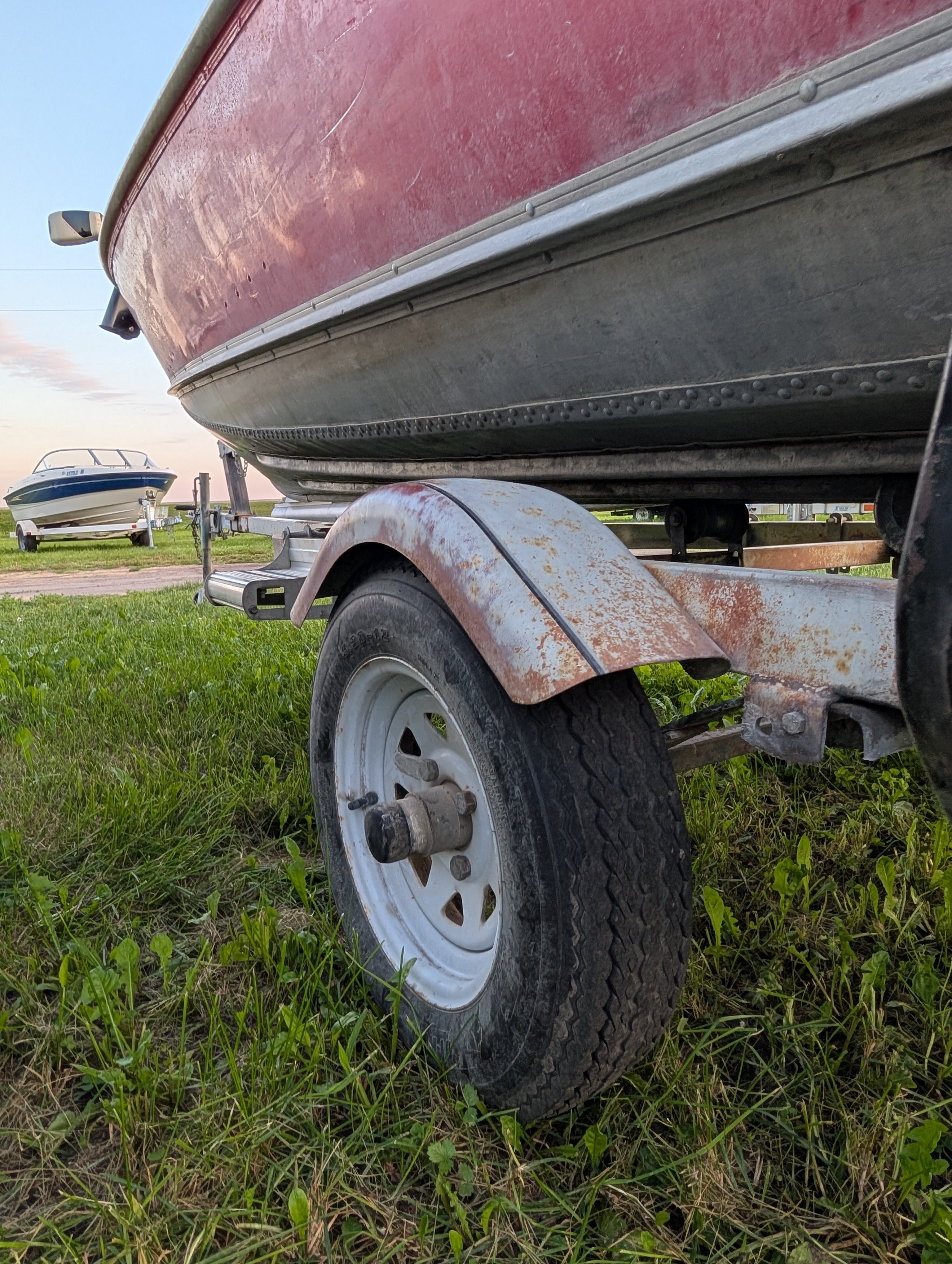 1974 Lund 14' Aluminum Fishing Boat – 25 HP Mercury Tiller & Spartan Roller Trailer