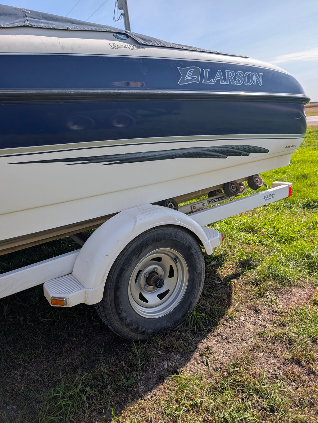 1999 Larson 206 SEi Runabout, 5.0L Volvo Penta I/O, ShoreLand'r Roller Trailer, $4,900
