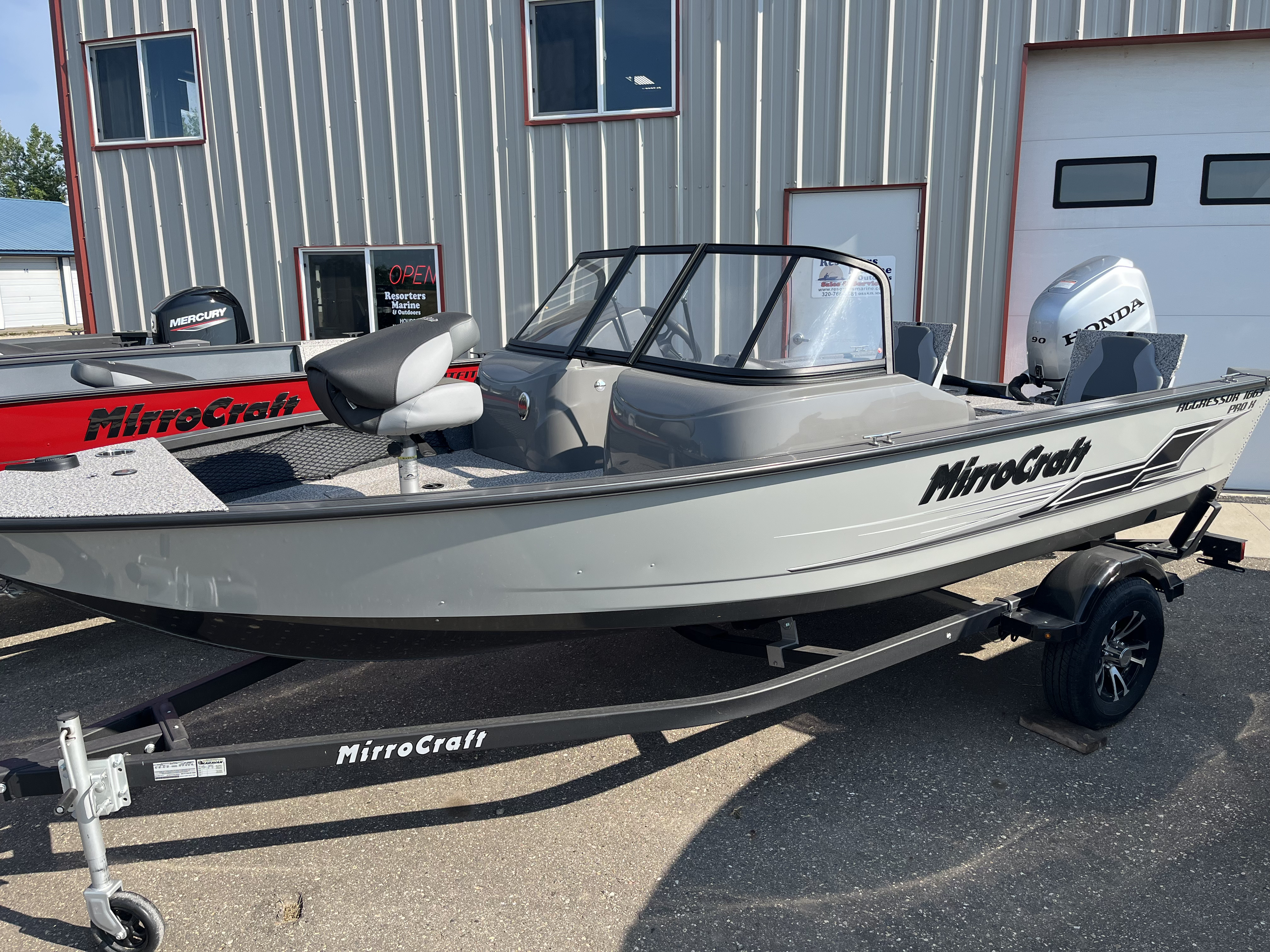 2026 MirroCraft 1663 Aggressor 16' Fishing Boat w/ 90HP Honda 4-Stroke & Trailer